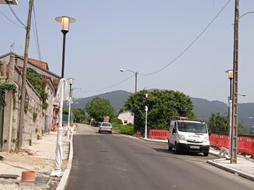 Iluminación rotonda rúa san bieito y carretera chaín en Gondomar