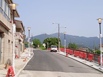 Iluminación rotonda rúa san bieito y carretera chaín en Gondomar