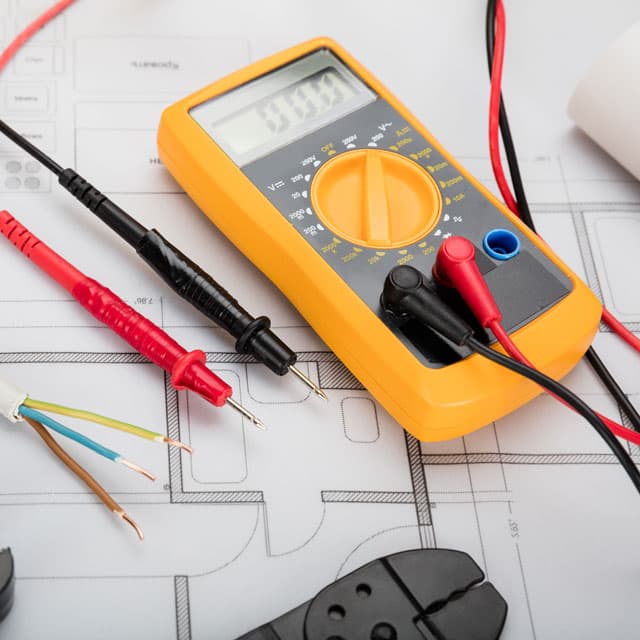 Servicio de instalaciones eléctricas en Electricidad Condado